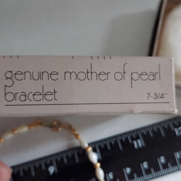 Vintage Avon Genuine Mother of Pearl bracelet - Picture 3 of 4
